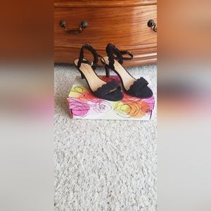 Amelia Grace Black Heels Size 8.5